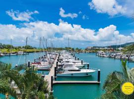 Uninterrupted Marina Viiews at Port of AIrlie, soodne hotell sihtkohas Airlie Beach