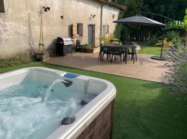 Logis Groly gîte avec spa en campagne proche Montauban, хотел с джакузита в Genébrières