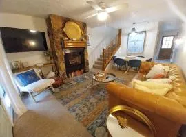 Valley Condo 108 - Skye Retreat - Creekside - Pet Friendly - WiFi - Hot Tub - Fireplace - Washer - Dryer - Playground