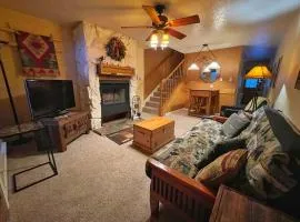 Valley Condo 110 - Creekside - WiFi - Pet Friendly - Hot Tub - Fireplace - Washer - Dryer - Playground