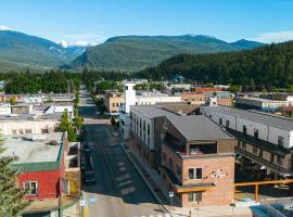 Basecamp Suites Revelstoke, hotel murah di Revelstoke