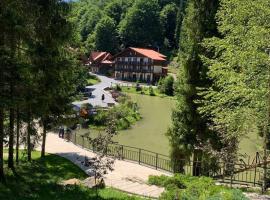 Hotel Ozero Vita, hotelli kohteessa Nizhniy Studenyy