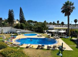 Apartamentos Santa Teresinha, hotel in Alvor