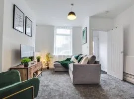 Stylish & Vibrant 2 Bedroom