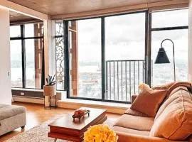 Water Views, Sub-Penthouse! Entire condo in Downtown Vancouver