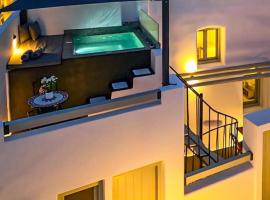 Tiara Suites Santorini, hotel with jacuzzis in Fira