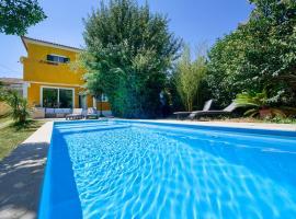 Beach & Nature Villa with Amazing Pool by TimeCooler, hotel a Setúbal