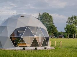 Glamping HEN W TRAWIE, luxury tent sa Karwieńskie Błoto Drugie