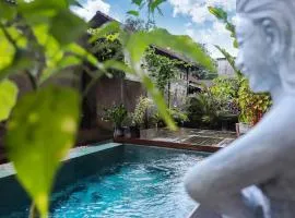 Stylish Hotel-style Room Near Pool in Ubud Central