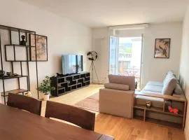 KAYA Zurich Apartment 3A - Downtown 2BR Apt with Balcony