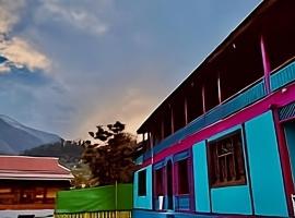 sunshine guest house, guest house sa Upper Neelun