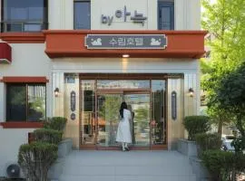 Surim Hotel Sokcho by AanK