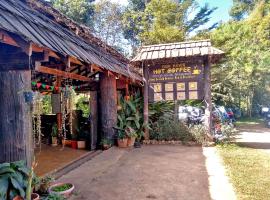 Hot Coffee Guest House and Resort, huisdiervriendelijk hotel in Ban Mae Na Chon