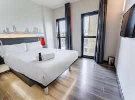 easyHotel Barcelona Fira, hôtel à L'Hospitalet de Llobregat