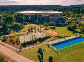 thecamp Hôtel & Lodges - Aix en Provence, hotel sa Aix-en-Provence