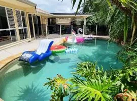 Gold Coast 6 BR House with Pool