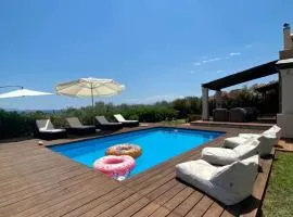 Georges Villa Galaxidi, family, pool and garden