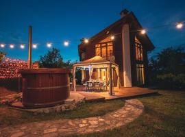 Large Luxury Chalet in Raduil, Borovets - hot tub, views, Wi-Fi, шале у місті Raduil