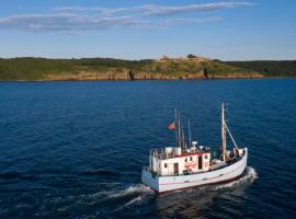 Varra Water - Unique Boat Accomodation - Bornholm - Fjælstavn, ξενοδοχείο που δέχεται κατοικίδια σε Hasle