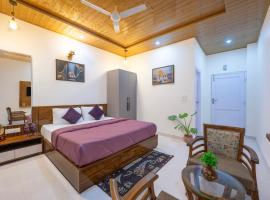 The Dusk Vibes by Western Stays Near Mall Road Kasauli, hotel v destinácii Kasauli