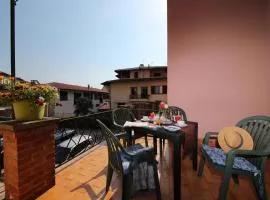 Petalo Bianco 100m from lake - Happy Rentals