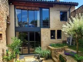 Maison romane avec jardin dans le centre de CLUNY