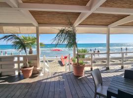 CAMERA SUL MARE con OMBRELLONE, viešbutis mieste Lido Di Fondi