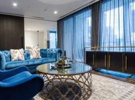 Luxury Melbourne CBD Apt in Iconic QT Building