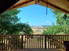 Glamping Podere Angiotto LODGE LAVANDA, κάμπινγκ πολυτελείας σε Magliano in Toscana