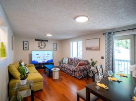 597 Spacious, cozy 5BR apartment in Medford, hotel u gradu Medford