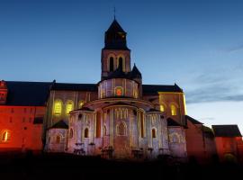 Fontevraud L'Ermitage，楓德浮修道院的有停車位的飯店