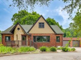 Cozy Abode about 3 Mi to Indiana Dunes Natl Park, hotel i Chesterton