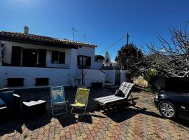 Beach Villa in San Giovanni, hotel a Posada