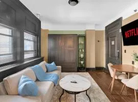 Cozy 2BR Apartment with Gym and Walk to Times Square