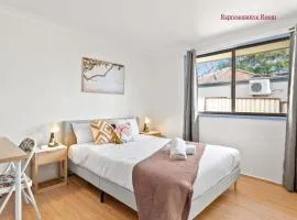 Luxe Double Room - Nearby Stations & Eateries - Shared Bathroom