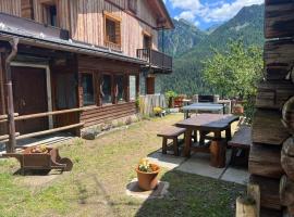 JOIVY Modern family chalet with stunning mountain views, fjallaskáli í Champoluc