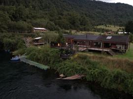 Pucontours River Lodge, готель, де можна проживати з хатніми тваринами у місті Пукон