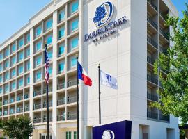 DoubleTree by Hilton Hotel Dallas - Love Field, хотел в Далас