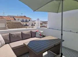 House with Private Roof Terrace in Centre