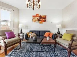 Charming New England style apartment 6 miles to downtown Boston, 4 miles to Logan airport