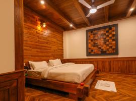 Koro Treehouse Resort Luxury Wooden Cottages and Villas with Private Pool, hotel di Kasauli