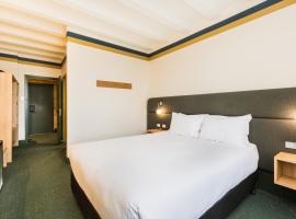 Statesman Hotel, hotel en Canberra