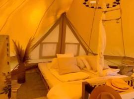 Garden Glamping Mirabelle, campismo de luxo em Heuvelland