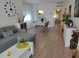 Apartamento completo muy cerca del centro ideal para familias con piscina