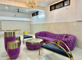 entire 9 BHK villa with basement best for marriages, hotelli kohteessa Gurgaon