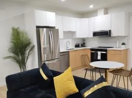 Brand New Deluxe 2 Bedroom Apartment with AC & Den