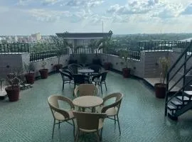 Riverfront Penthouse Studio with Spacious Terrace