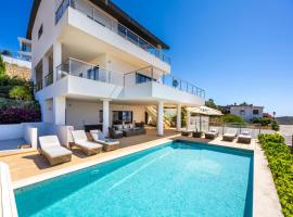 Azure Serenity Villa at Quinta da Fortaleza, khách sạn ở Burgau