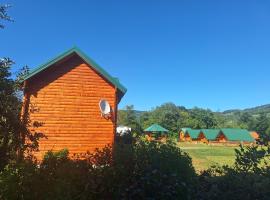 Konaci Očeva Zemlja bungalovi Konaci Očeva Zemlja vikendica, parque de campismo em Mojkovac