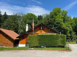 Charmant Petit Chalet 3 étoiles en Gruyère, wellness hotel v destinácii Crésuz